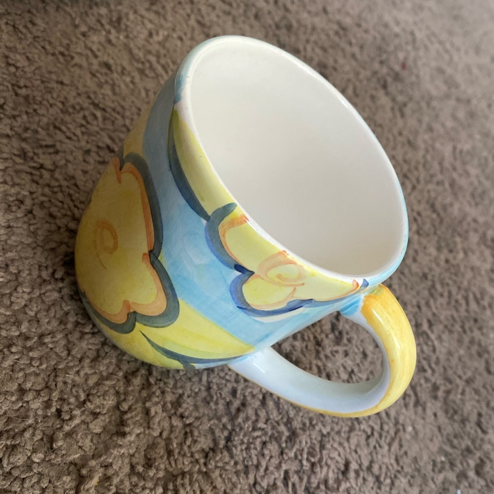 I’m selling 4 mugs